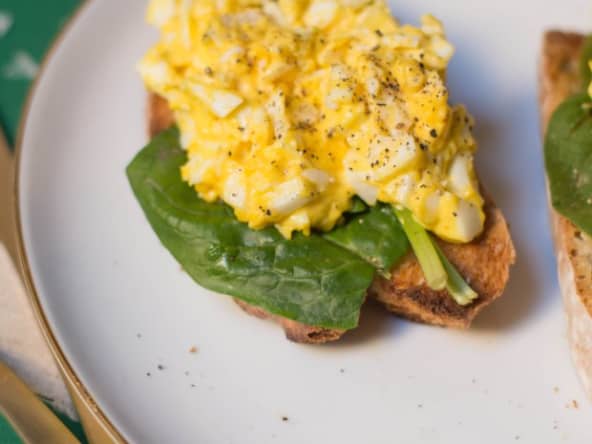 Tartines oeufs et épinard