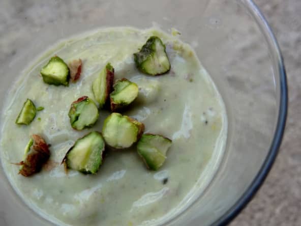 Alfistaq al'afukadu alllubun - Milkshake avocat banane pistaches