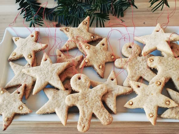 Sablés de noël à suspendre dans le sapin