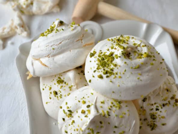 Meringues suisse maison à la fleur d'oranger et pistache