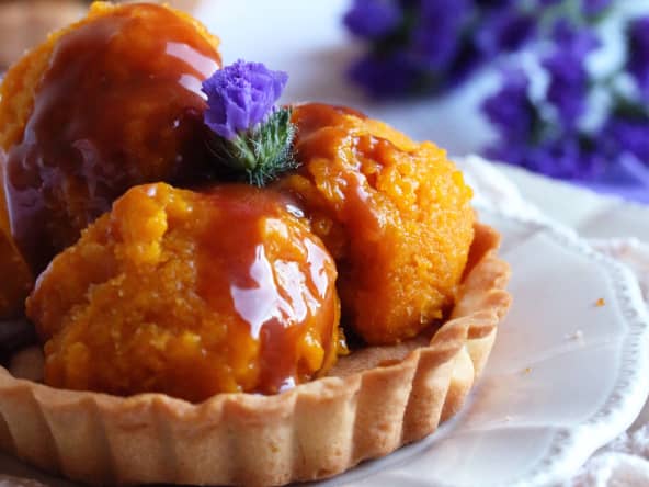 Tartelette de glace à la banane, potimarron et caramel au beurre salé