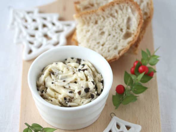 Beurre aromatisé aux brisures de truffes noires