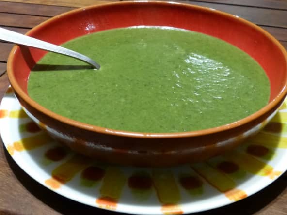 Velouté aux épinards et fanes de carottes
