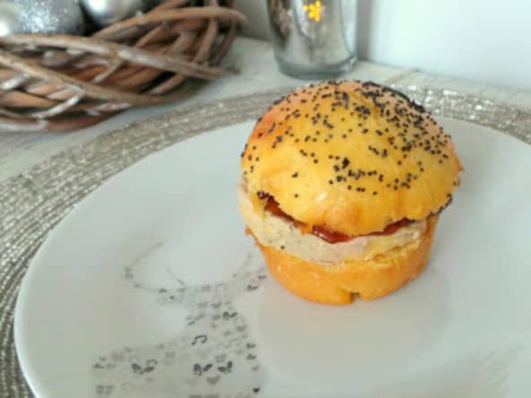 Petits burgers briochés au foie gras et au chutney de figues