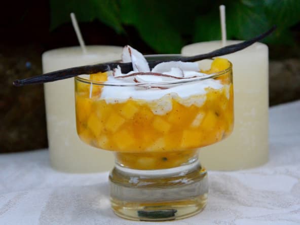 Nage de fruits exotiques et chantilly coco