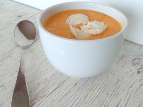 Soupe de butternut, carottes, panais et navets au fromage de chèvre
