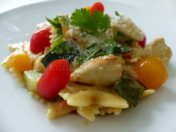 "One pot pasta" de poulet au curry et à la noix de coco