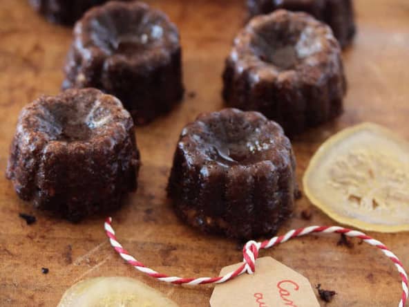 Cannelés croustillants au chocolat et noisettes