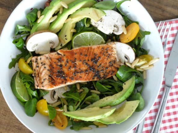 Pavé de saumon laqué au vinaigre balsamique, salade vitaminée