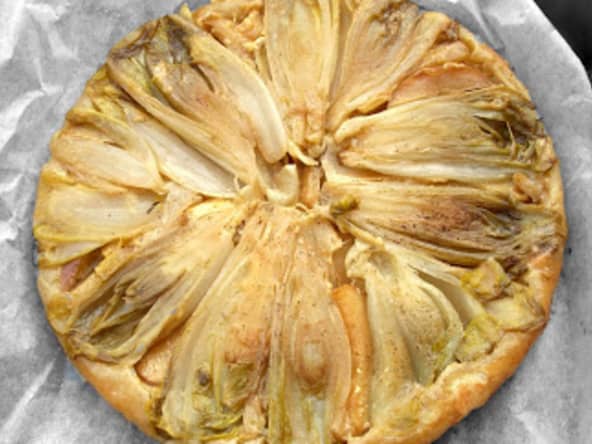 Tatin d'endives, calva, pomme et camembert