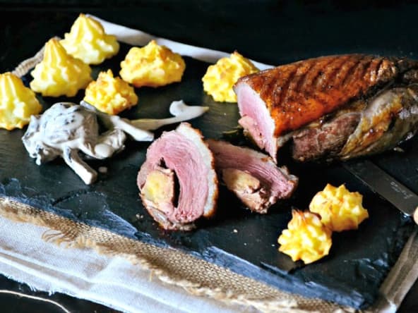 Magret grillé au four farci de foie gras