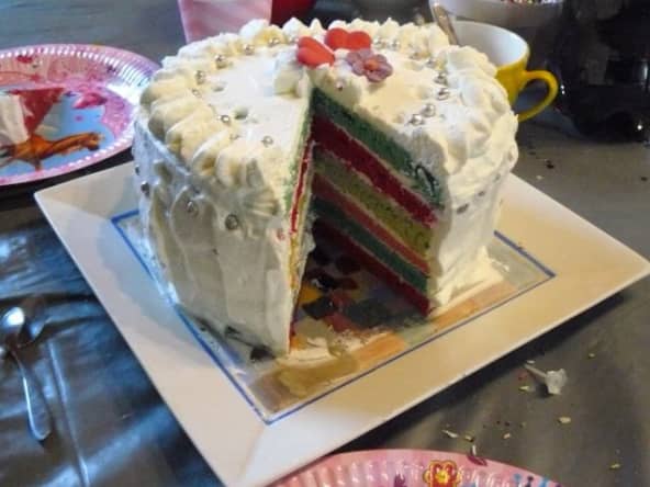 Rainbow cake festif pour un anniversaire