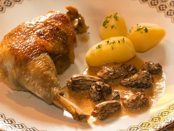 Poulet de Bresse au vin jaune du Jura et aux morilles séchées