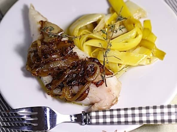 Cabillaud cuit lentement au confit d'oignons et poireaux glacés