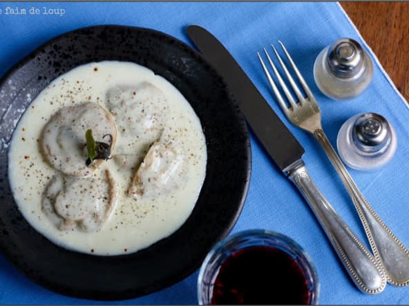 Raviolis farcis épinards et foie gras, crémeux au parmesan