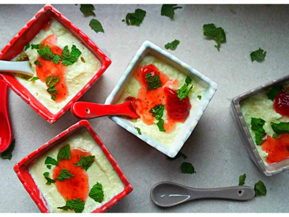 Mousse de ricotta au citron vert, coulis de fraises et menthe