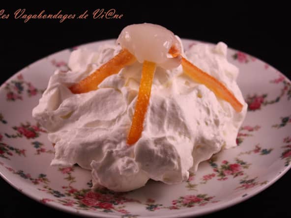 Pavlovas à la gelée d'orange et aux litchis caramélisés