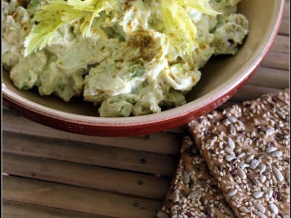 céleri , pommes et noix au fromage frais et au curry