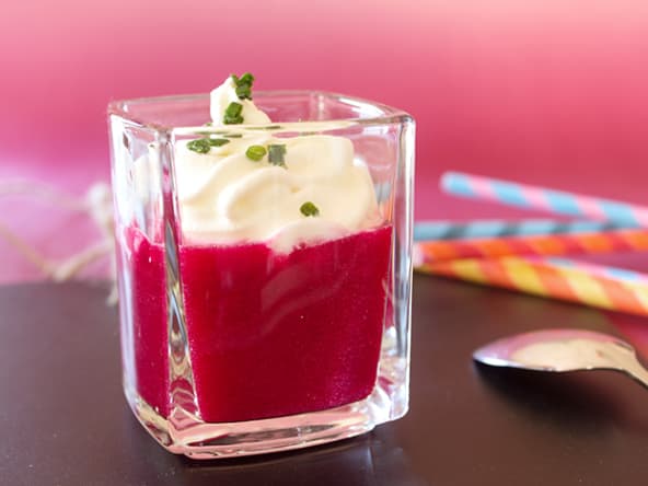 Verrine légère de Gaspacho de betteraves, Mousse de chèvre frais