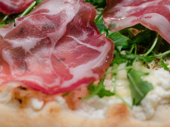 Pizza à la ricotta et à la coppa