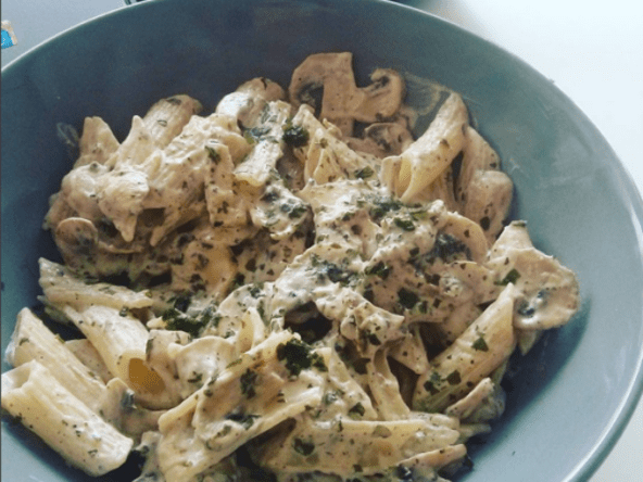 Pâtes aux champignons et sauce vegan crémeuse