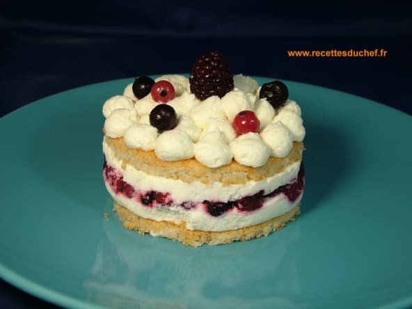 Entremets dacquoise et fruits rouges