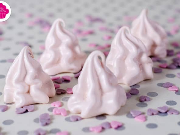 Meringues aromatisées à la mûre