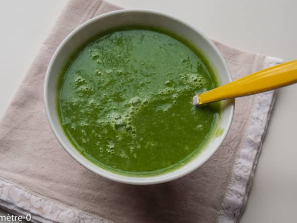 Soupe économique de topinambours et fanes de radis