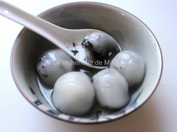 Tang yuan aux sésames noirs
