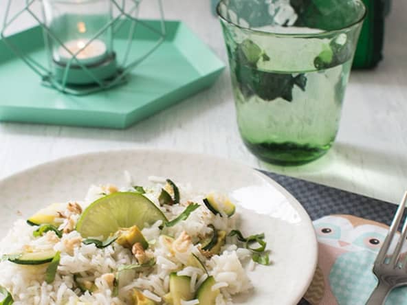Riz vert à l'avocat, courgettes, citron et noix