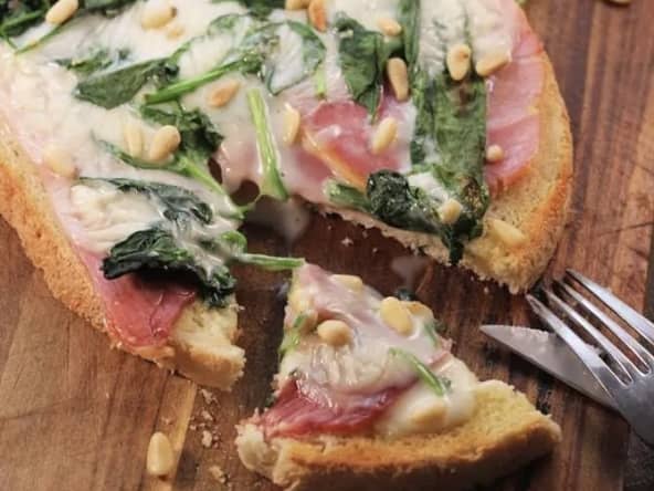 Bruschetta jambon épinards cancoillotte au vin jaune