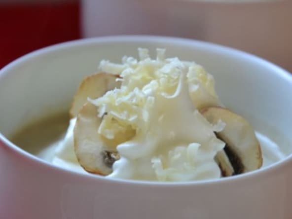 Crème de champignons, espuma à la Tomme de Savoie et ses friselis