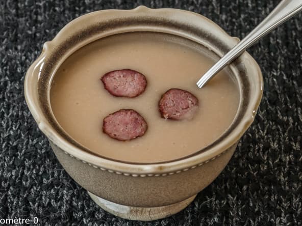 Soupe de haricots blancs aux saucisses fumées