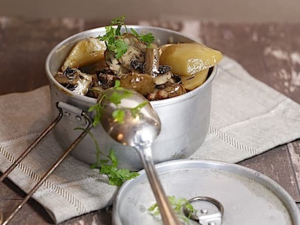Ragoût de pommes de terre et champignons au vin rouge