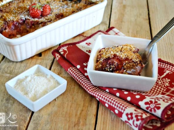 Clafoutis mangue fraises framboises et crumble noix de coco