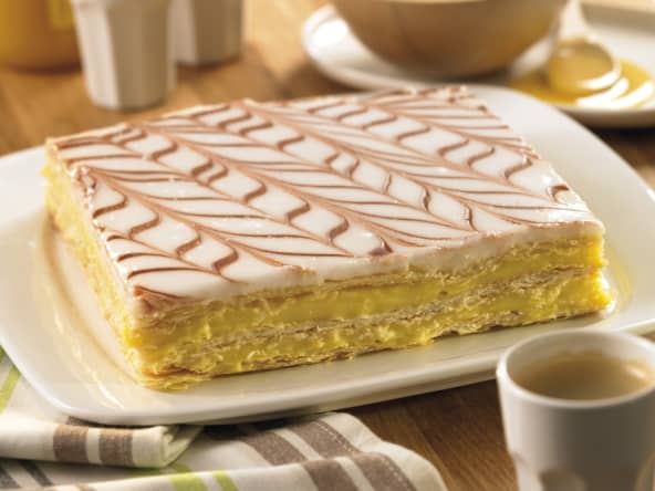 Millefeuille et tasse de café