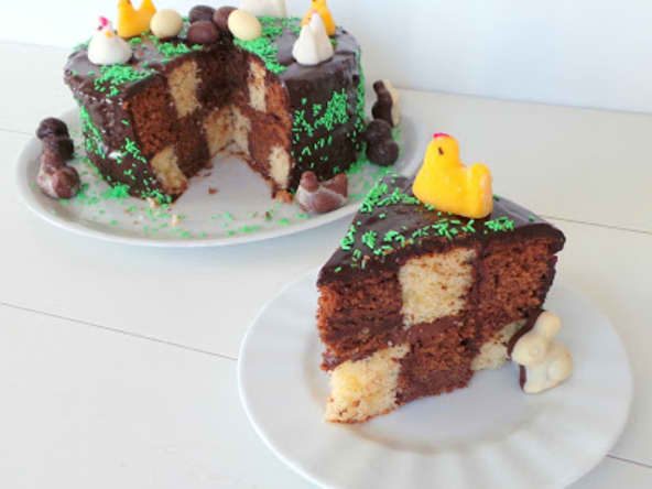 Gâteau damier de Pâques facile et sans moule spécial