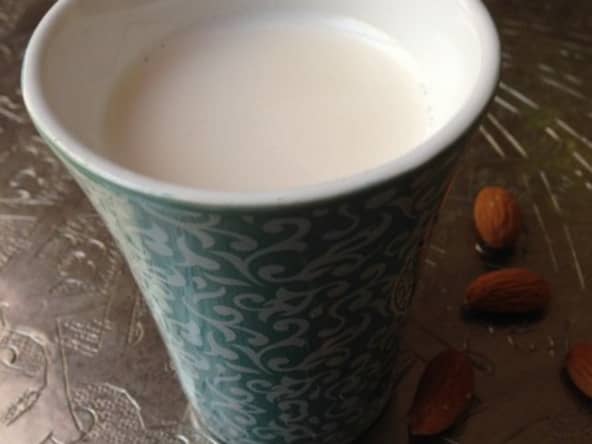 Réaliser son lait d'amande maison avec un extracteur de jus