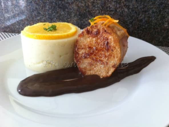 Médaillon de veau sauce au cacao et à l'orange et sa purée vanillée