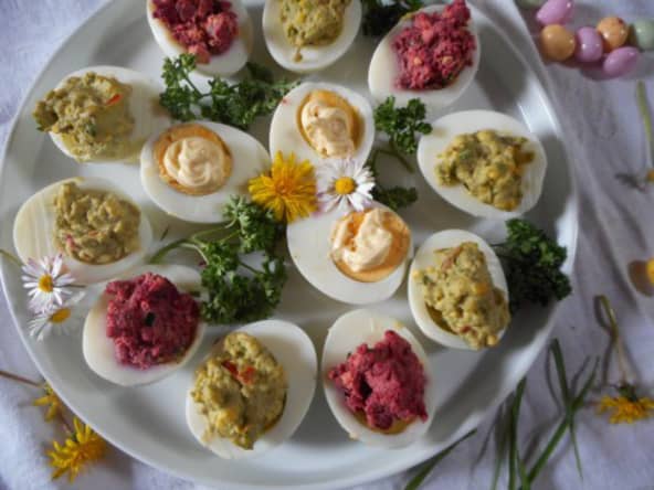Oeufs mimosa à la crème d’avocat et betterave pour Pâques