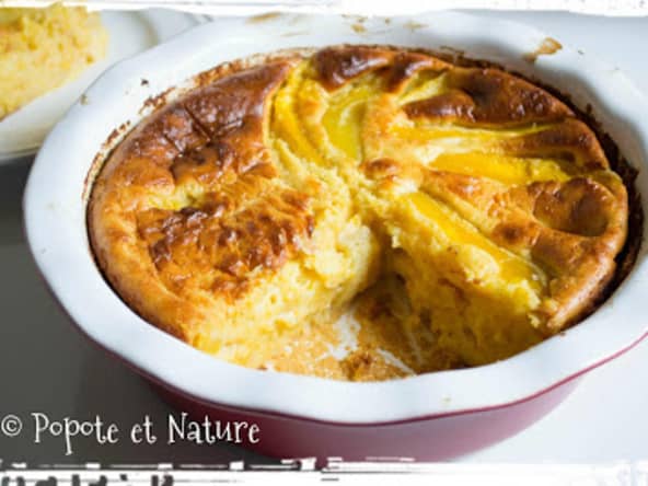 Gâteau façon clafoutis à la compote de pêches et à la mangue