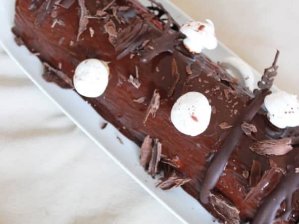 Bûche mousse chocolat, zestes de citrons verts, framboises et biscuit noix de coco