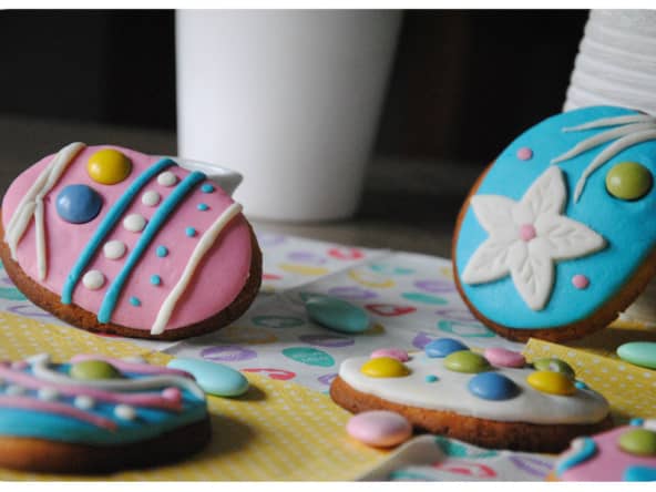 Biscuits sablés à la vanille, pâte d'amandes et Smarties