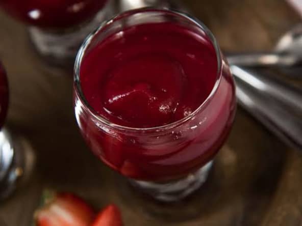 Velouté froid de betterave, fraises et orange