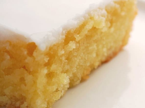 Le gâteau de Tante Lisette, un gâteau moelleux au rhum et aux amandes