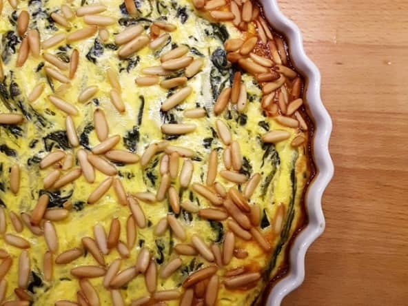 Quiche sans pâte aux épinards et pignons de pin saine et légère