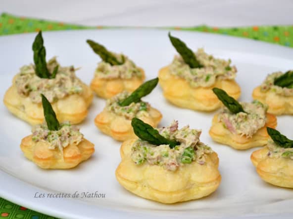 Feuilletés aux rillettes de thon, moutarde et asperges vertes
