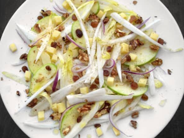 Salade d'endives, granny, raisins secs, noix et comté, une belle entrée fraîche et veggie