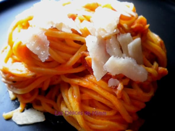 Pâtes sauce tomates, pancetta et mascarpone