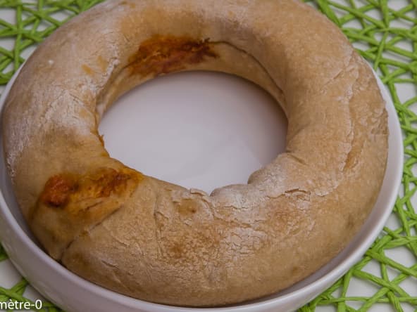 Couronne de pizza jambon, tomates et parmesan